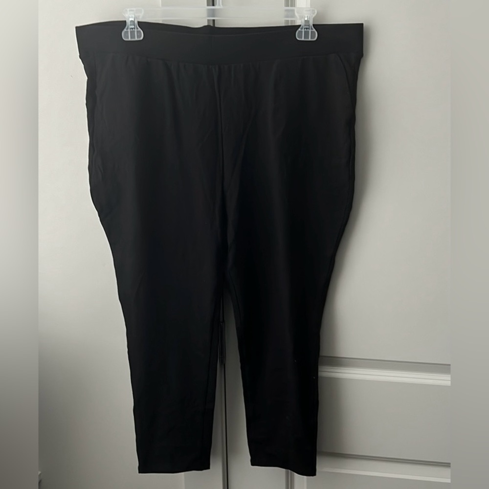 Torrid Size 4 Capri Leggings with pockets